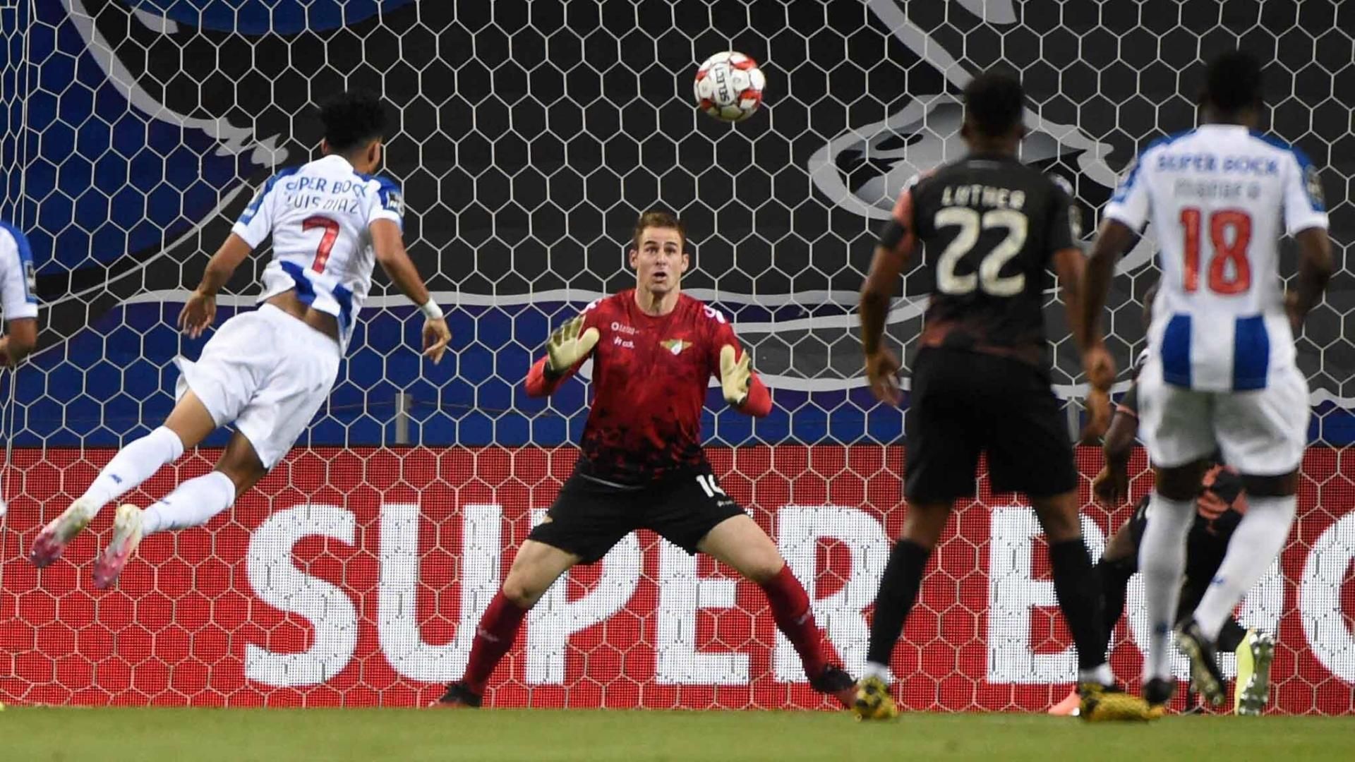 Luis Díaz y un cabezazo letal para el 1-0 del Porto - ESPN Video