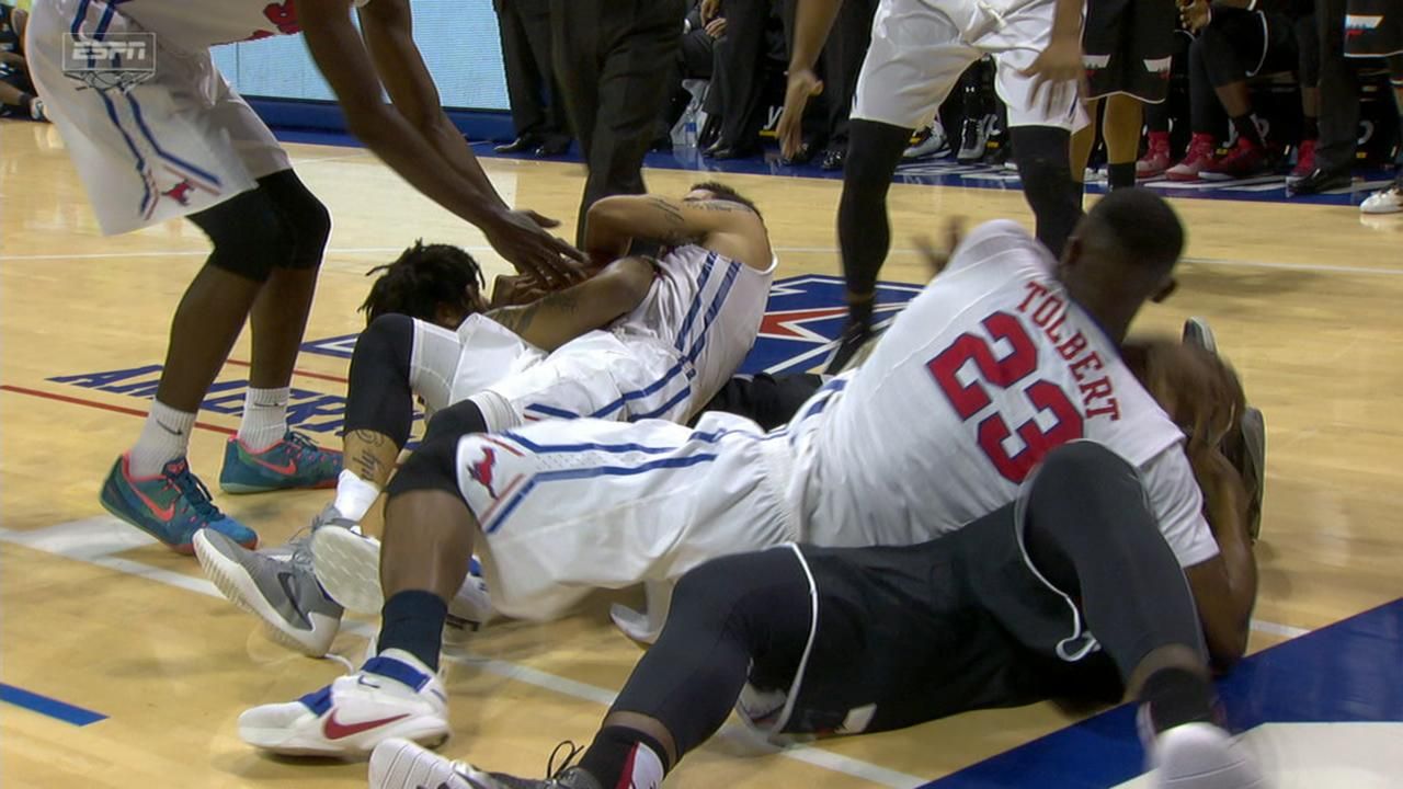 Scuffle in Cincinnati SMU ends with techs ejection ESPN Video