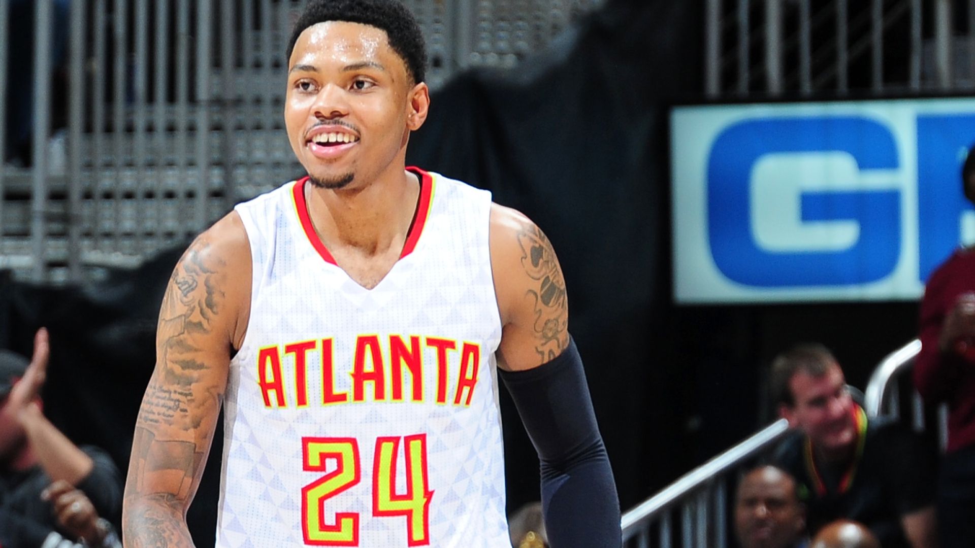 B/R Kicks on X: Kent Bazemore agrees to five-year shoe extension with  Under Armour, per @NickDePaula  / X