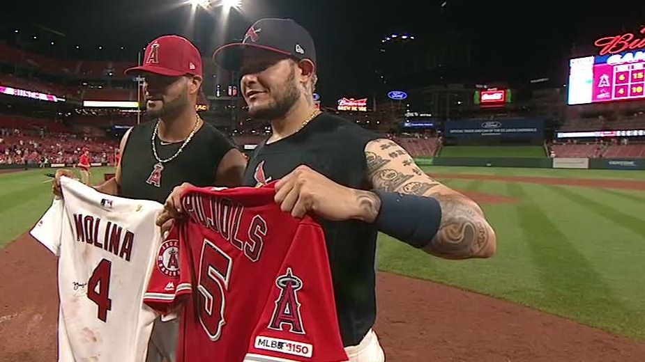 Pujols, Molina swap jerseys after the game - ESPN Video