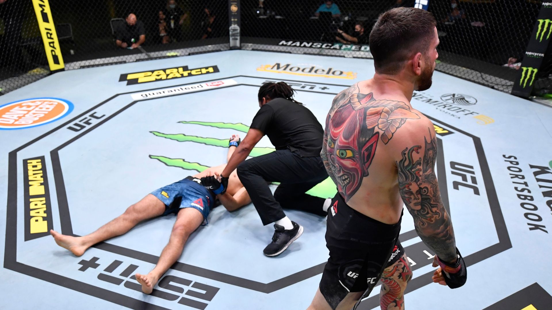 Brady puts Aguilera to sleep with guillotine choke ESPN Video