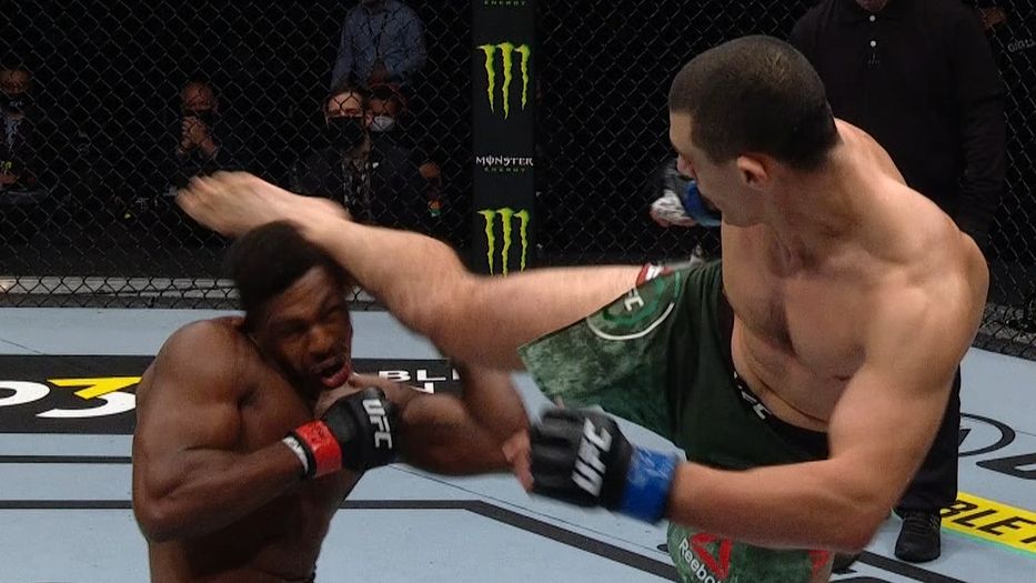 Alessio Di Chirico stuns Joaquin Buckley with highkick KO