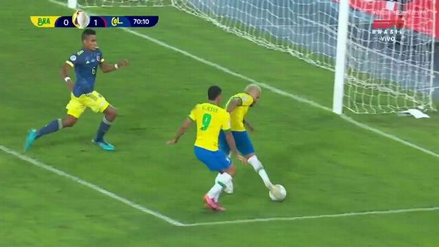 Inacreditável! Firmino mete linda bola, Neymar limpa o goleiro e chuta na trave