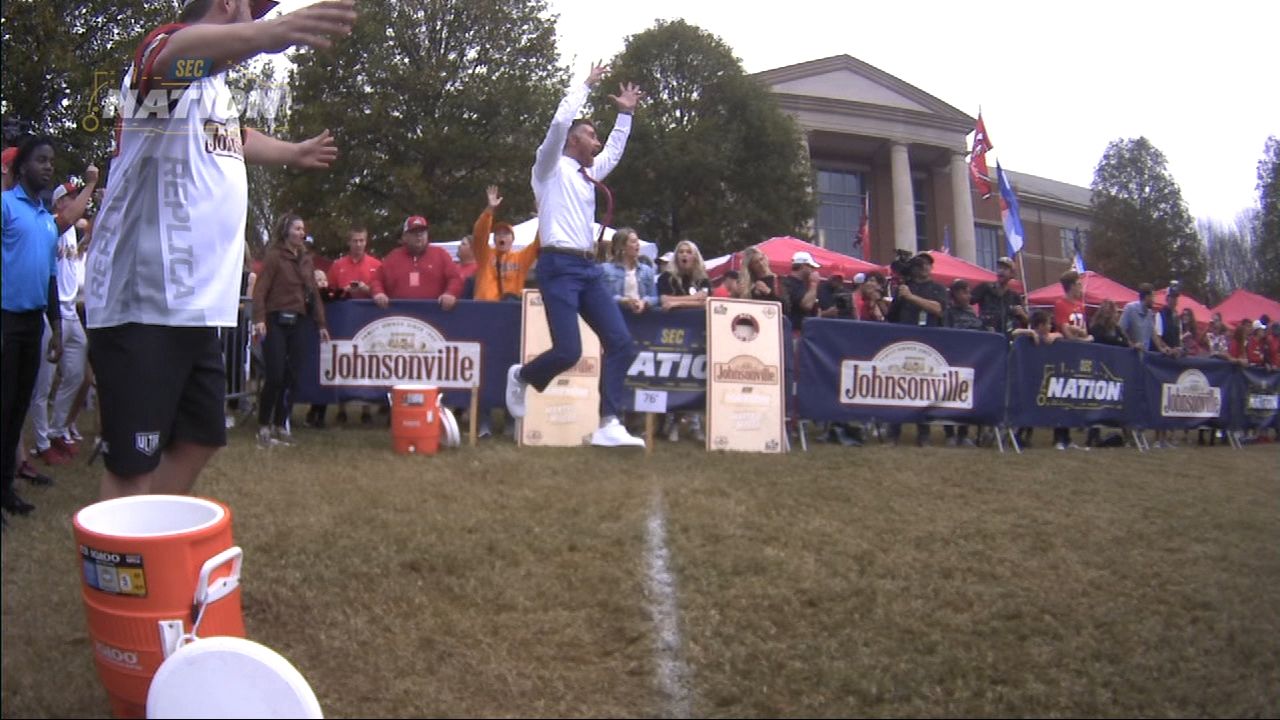 Marty Smith sets cornhole Guinness record while on the air ESPN Video