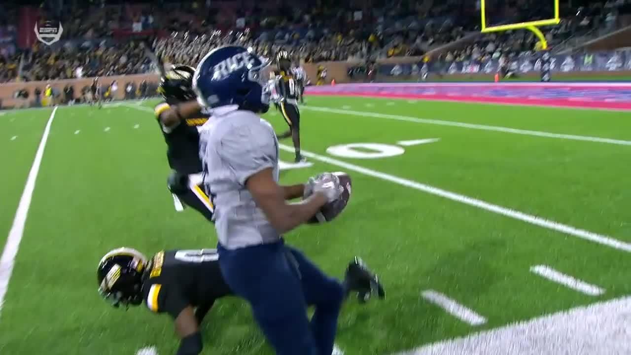 Quinton Jackson leaps in the air and comes down with spectacular catch