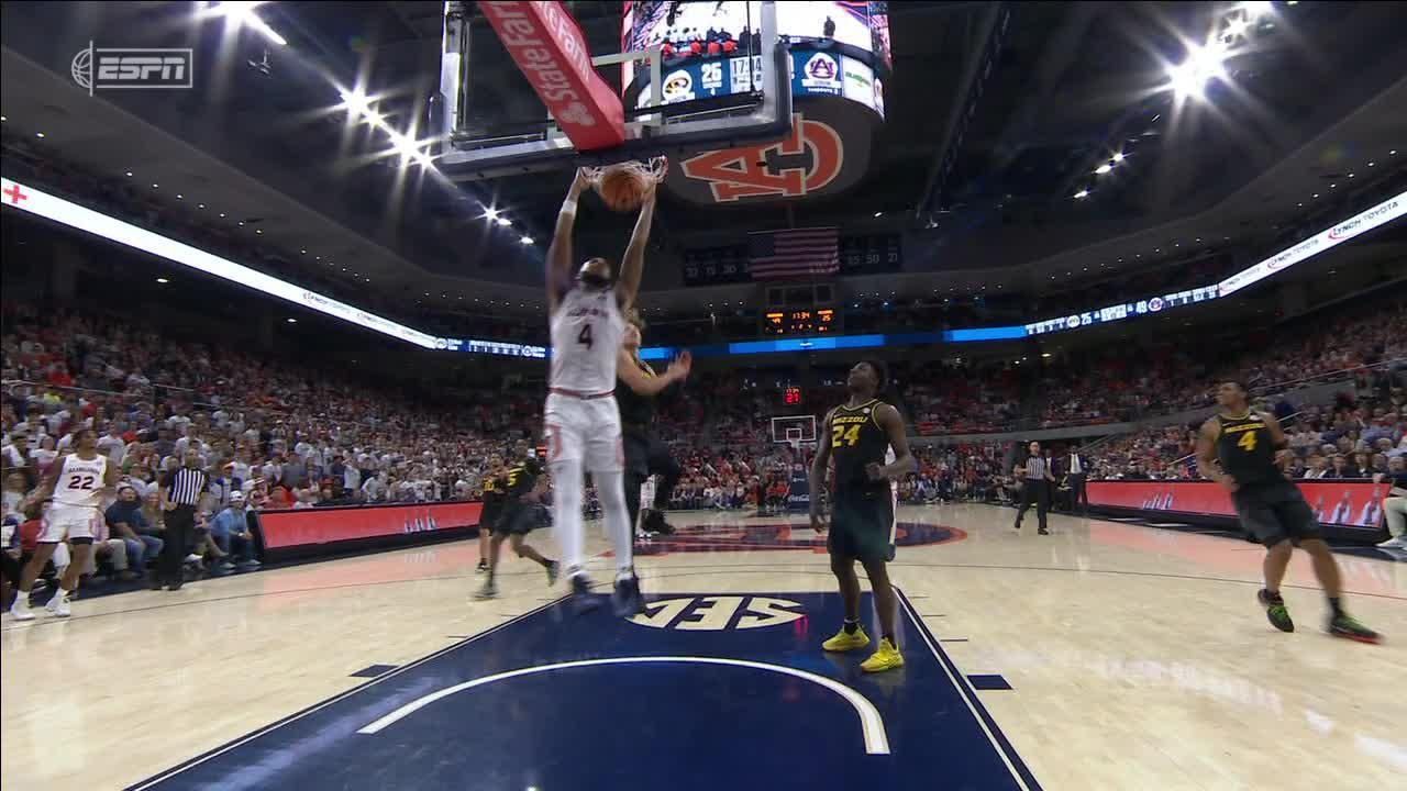 Johni Broome rocks the rim with dunk ESPN Video