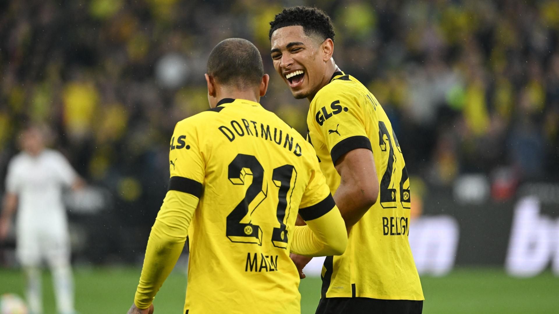 dortmund-cruise-over-frankfurt-to-move-to-top-of-the-table-espn-video