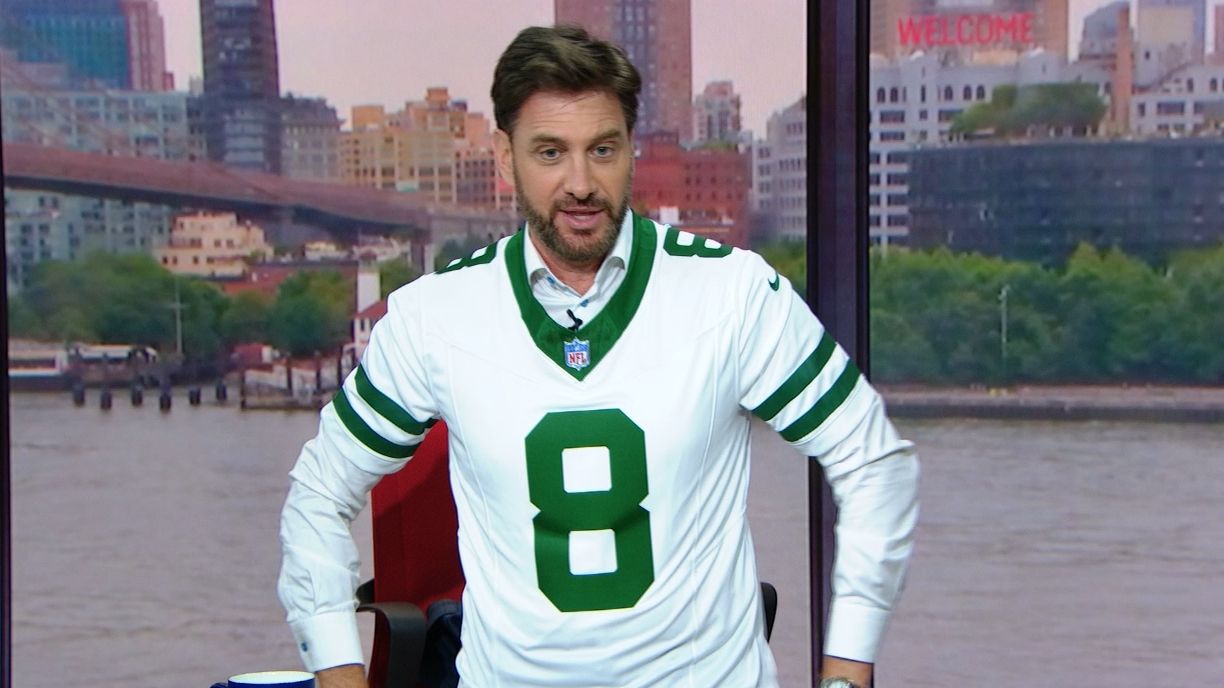 Aaron Rodgers Gifts Greeny A Jets Legacy Jersey ESPN Video aaron-rodgers-gifts-greeny-a-jets-legacy-jersey-espn-video