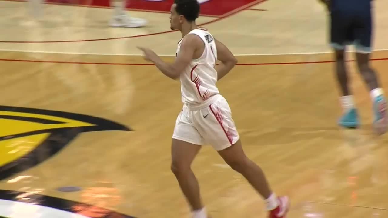 Malachi Poindexter shows off range with deep 3-pointer - ESPN Video