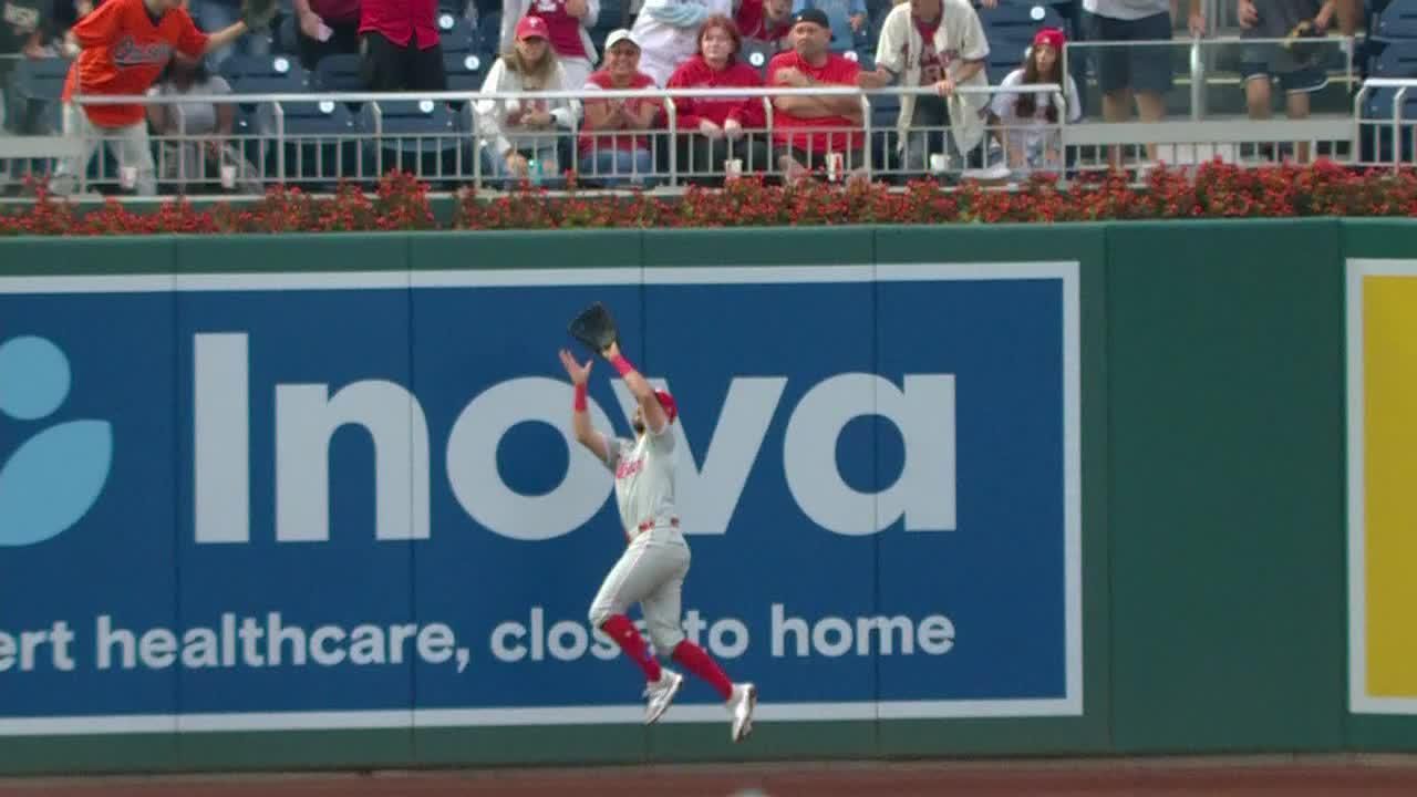 Kody Clemens doesn't let the wall stop him from amazing gameending