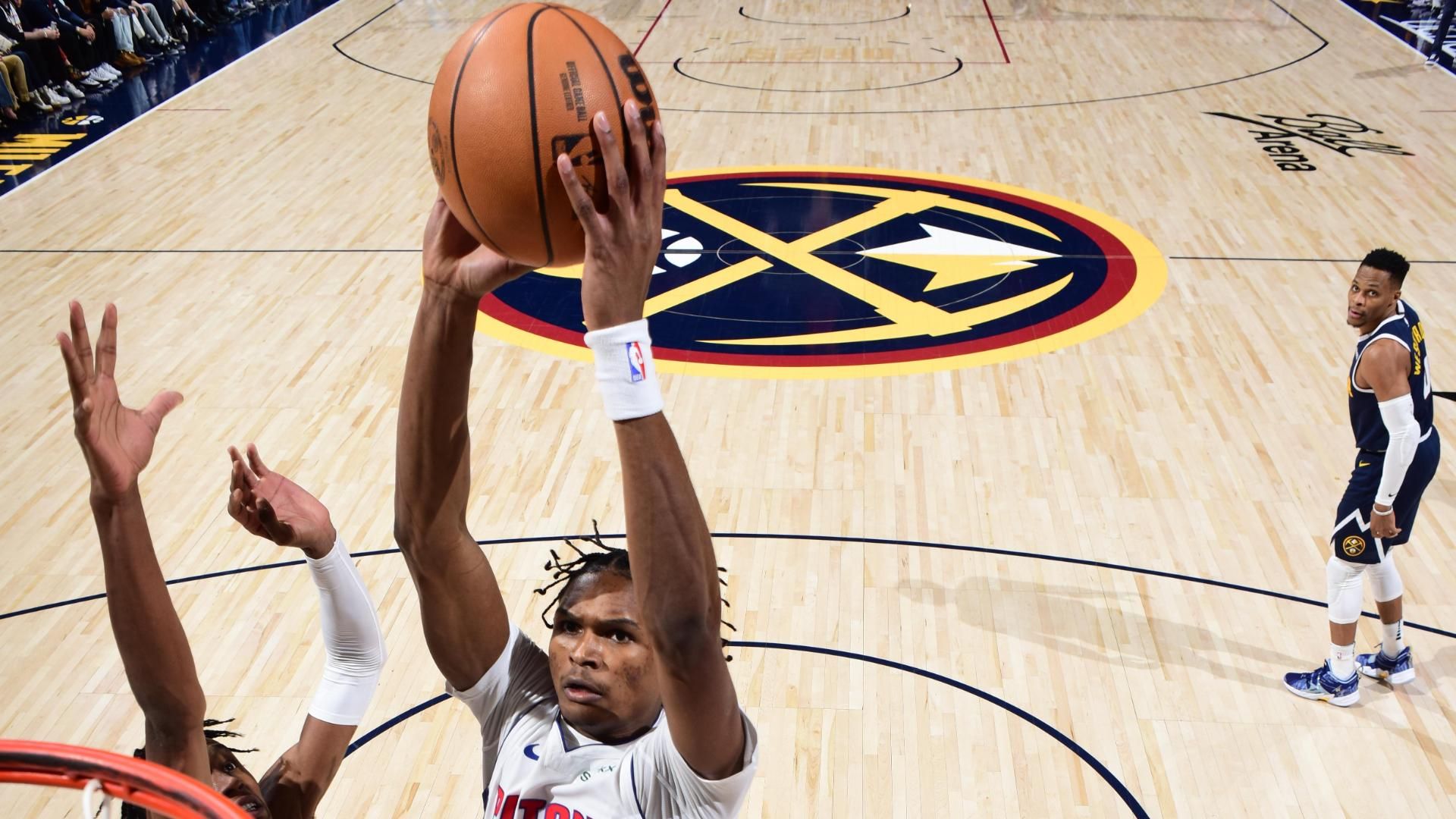 ausar-thompson-throws-down-ferocious-slam-vs-nuggets-espn-video