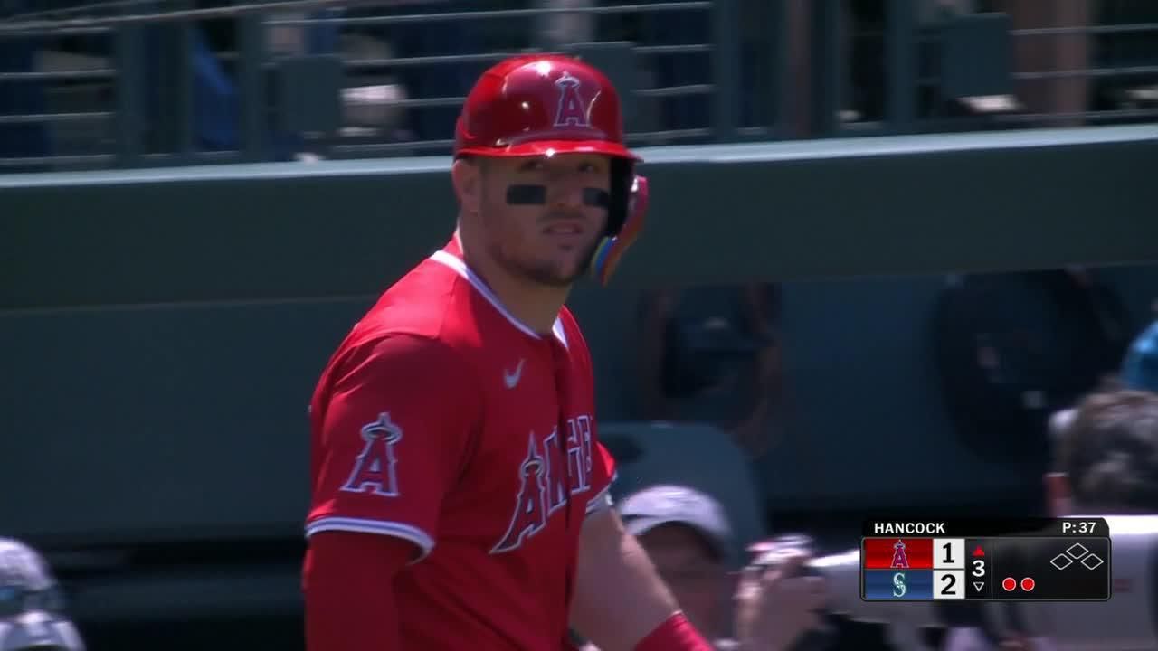 Angels’ Trout (knee) leaves loss vs. Mariners