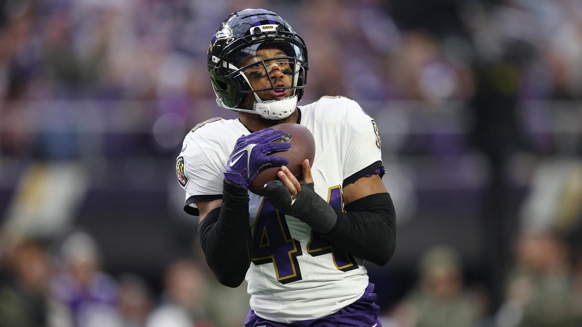 NFL Semana 10: Revisiones, Sorpresas y Análisis Clave de los Partidos 3 J.J. McCarthy throws 2nd INT of the game