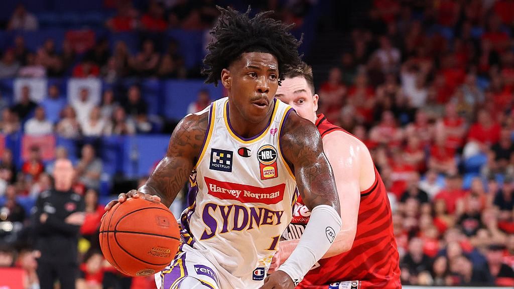 Davis scores 38 points as Kings embarrass Cats in Perth