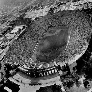 Dodgers to mark 50th anniversary in L.A. with game in Coliseum