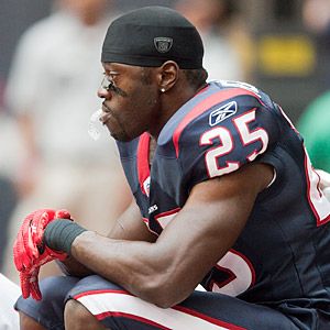 Sports in brief: Vick back in the fold with Nike