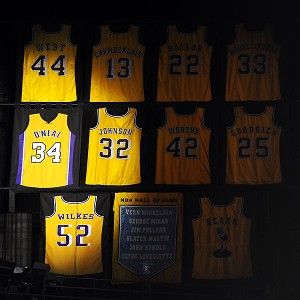 Lakers flub Shaquille O'Neal's jersey retirement, print name and