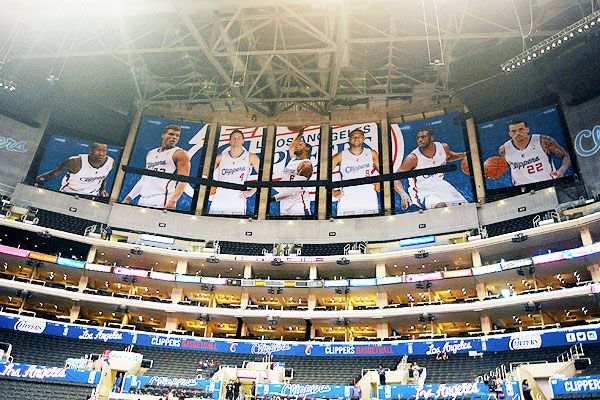 banner lakers retired number