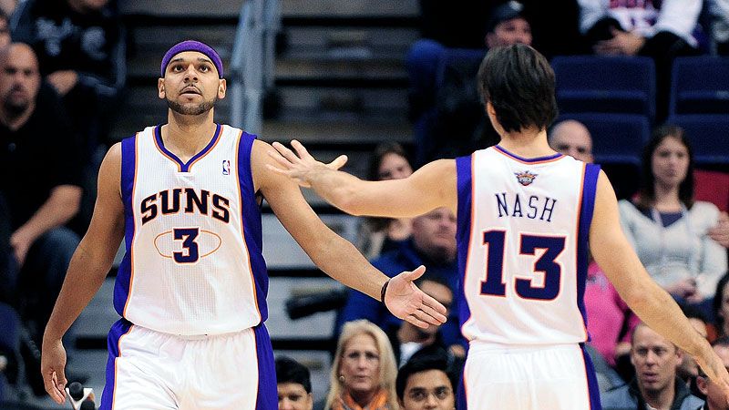Former Suns forward Jared Dudley gets his ring with the Lakers