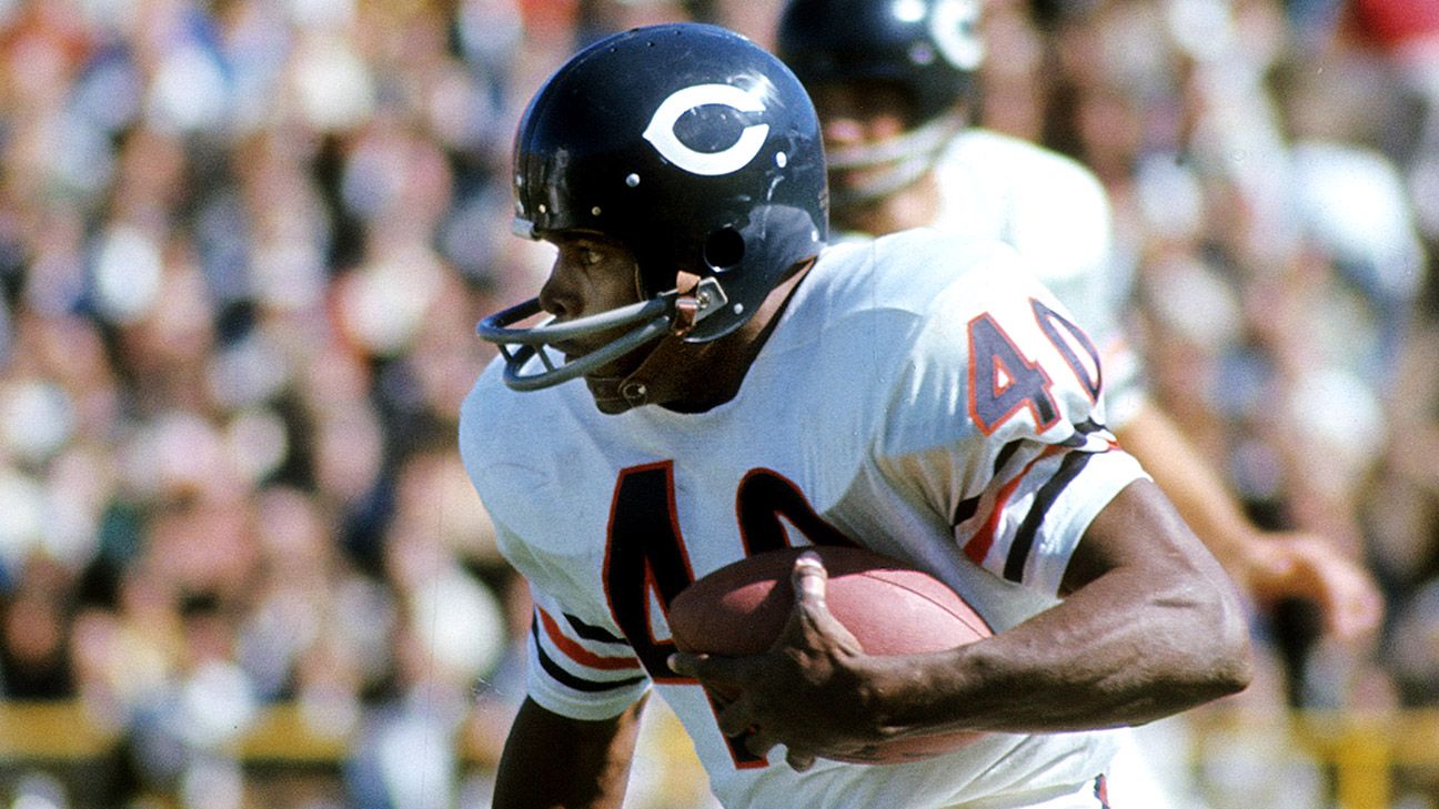 Chicago Bears' Hall of Fame running back Gale Sayers dies at age 77 - ESPN
