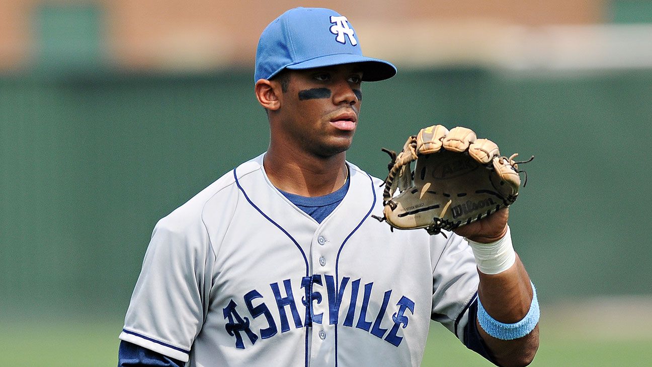 Russell Wilson would consider playing baseball for the Mariners 