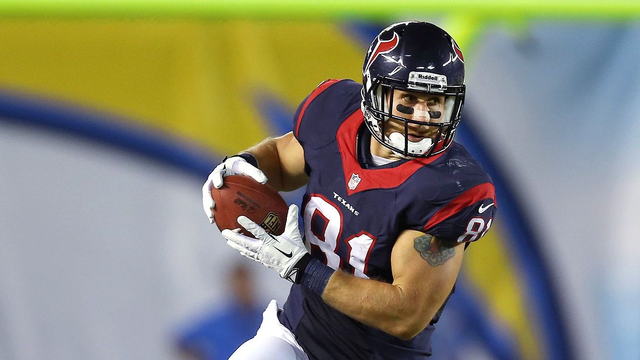 Houston Texans' Owen Daniels during the fourth quarter of a NFL