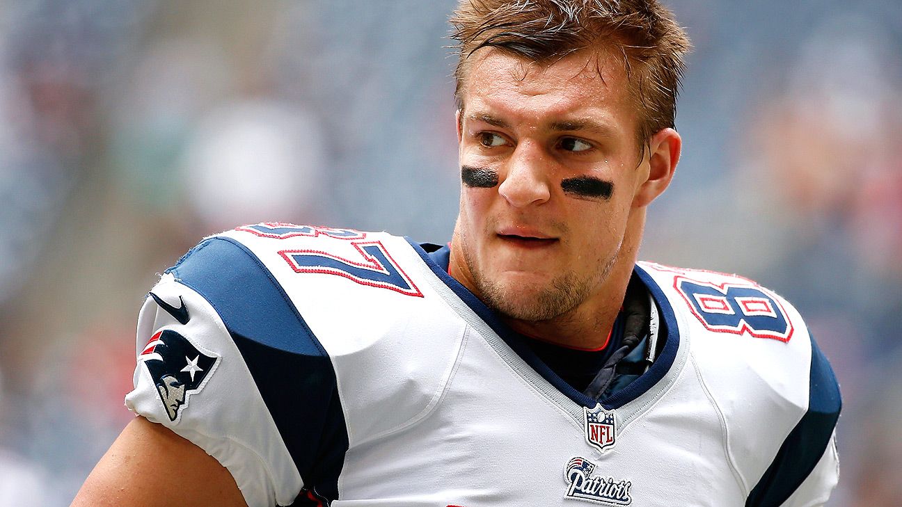 Rob Gronkowski takes part in New England Patriots drills - Los Angeles Times