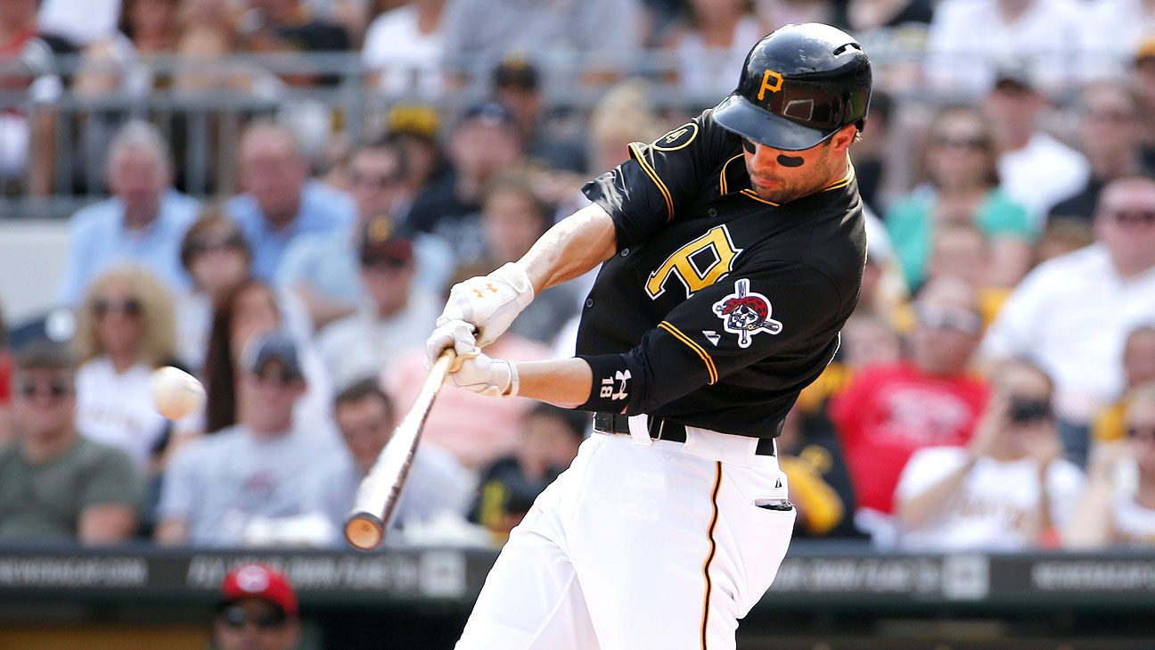 Pirates trade Neil Walker to Mets for lefty Jon Niese