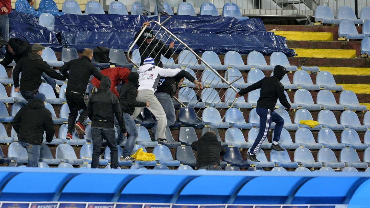 Sparta Prague fans invade pitch following defeat to Slavia Prague 