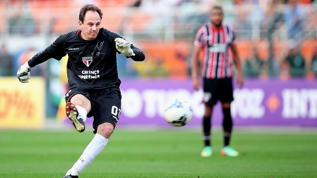 10 Kiper dengan Gol Terbanyak: Anomali dalam Sepak Bola - 10 Kiper dengan Gol Terbanyak: Anomali dalam Sepak Bola -