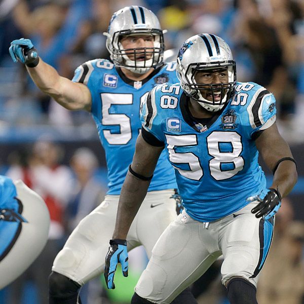 Los Angeles Chargers outside linebacker Thomas Davis (58) talks