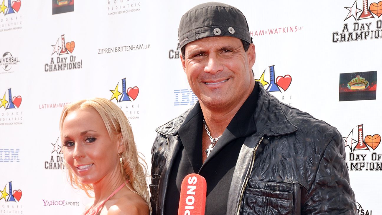 MLS' Jose Canseco has finger fall OFF during poker match after shooting  accident