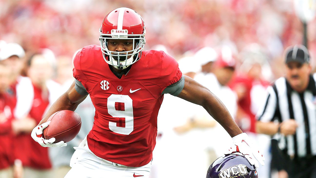 Alabama wide receiver Amari Cooper (9) catches a pass against