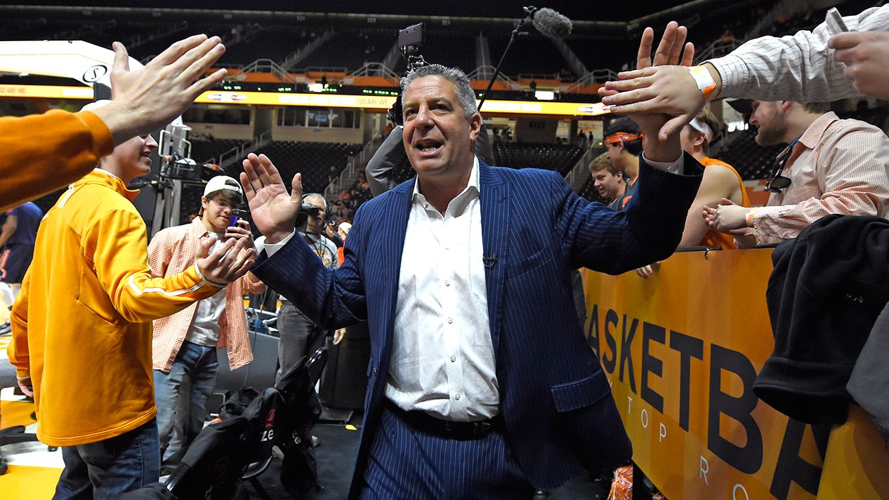 Two coaches who were fired by Tennessee take in UT game from courtside