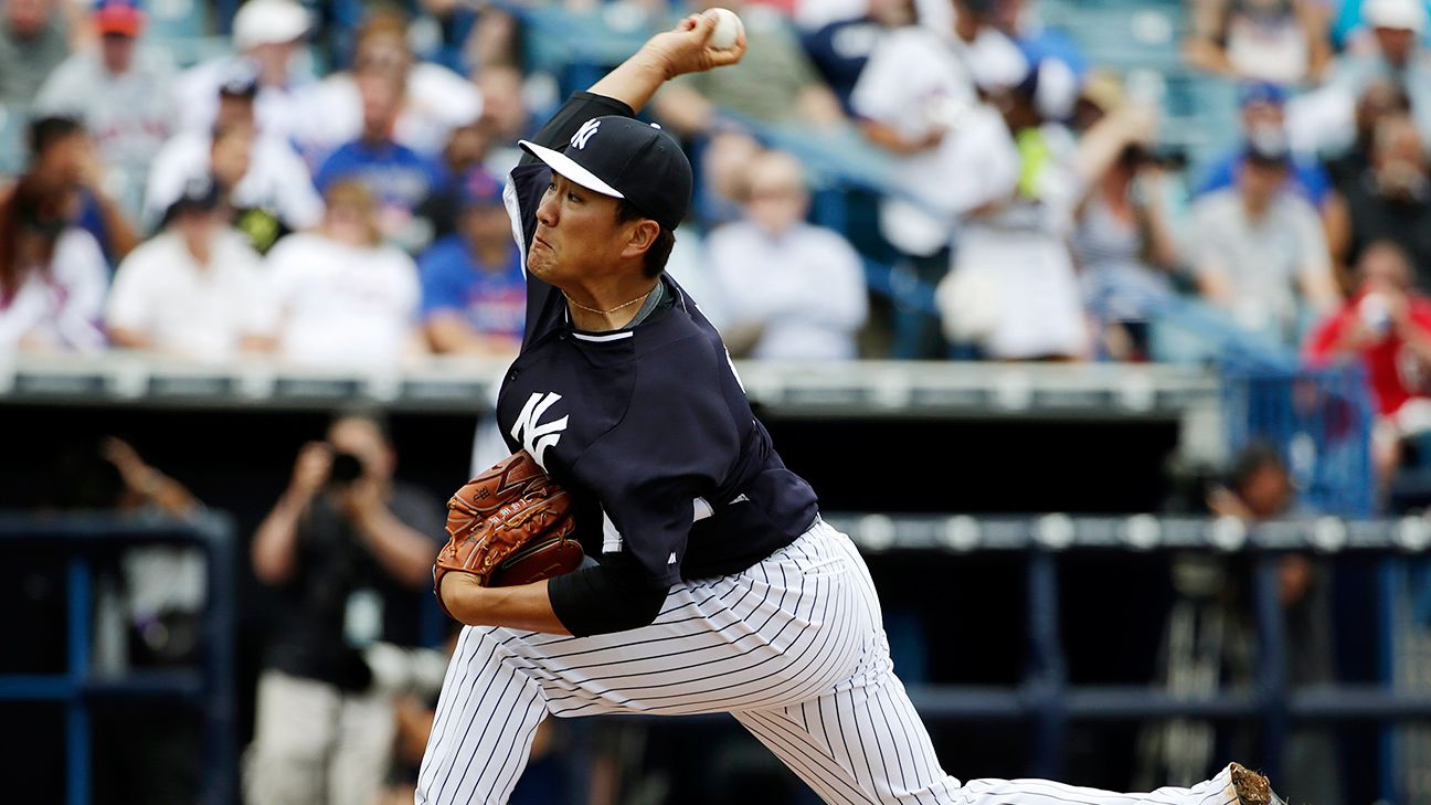 Yankees pitcher Masahiro Tanaka throws on level ground