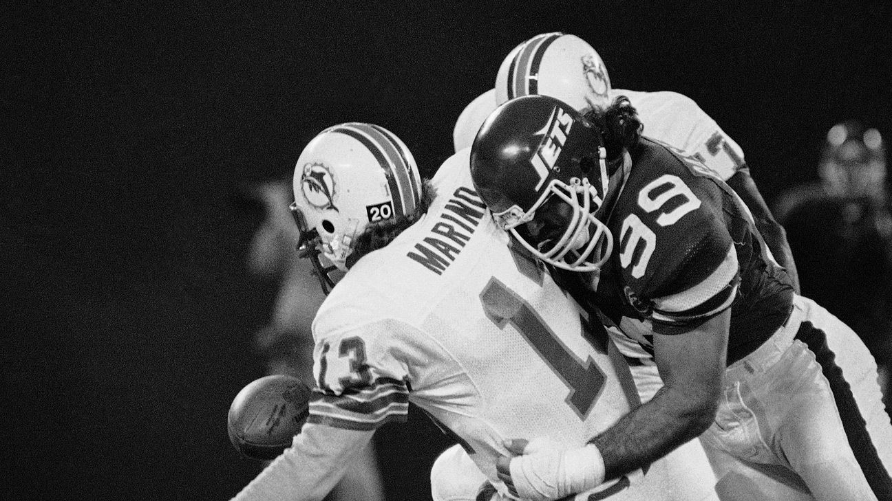 Defensive end Mark Gastineau of the New York Jets throws his hands in