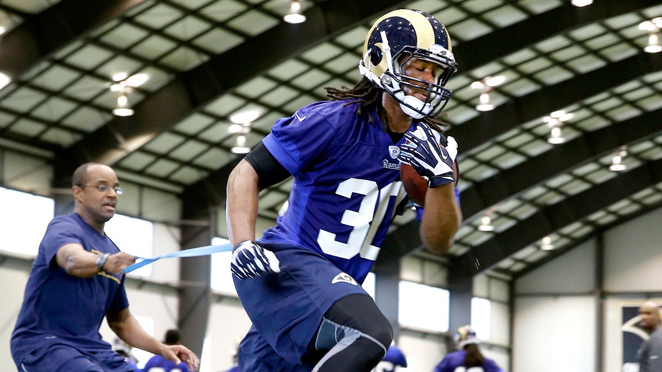 St. Louis Rams RB Todd Gurley Earns Week 4 Pepsi NFL Rookie of the Week  Honors – The Knight's Lance