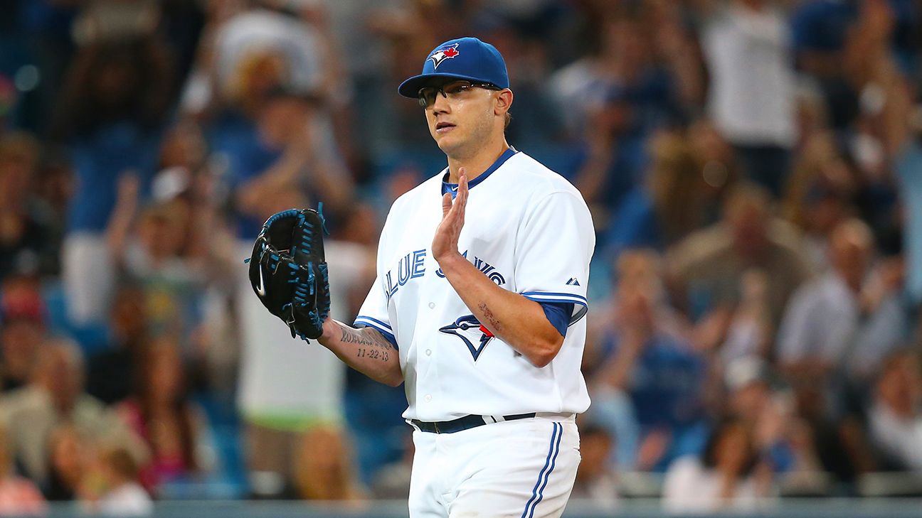 October 9, 2016: Brett Cecil (27) of the Toronto Blue Jays throws