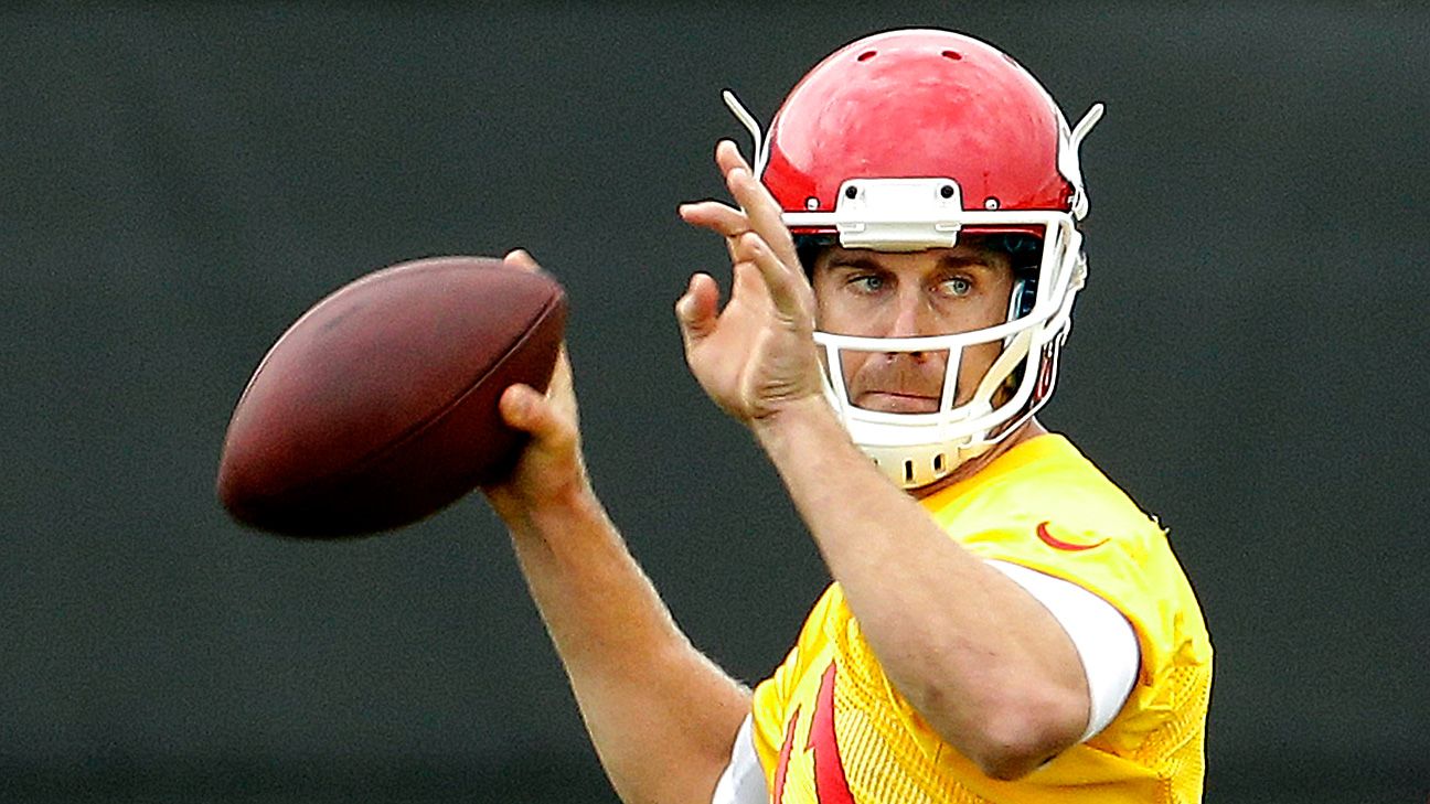 49ers QB Alex Smith shows a little rust in first practice of camp