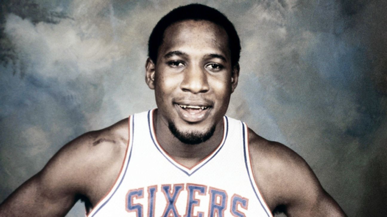 Darryl Dawkins, Lovable N.B.A. Figure and Fierce Dunker, Dies at