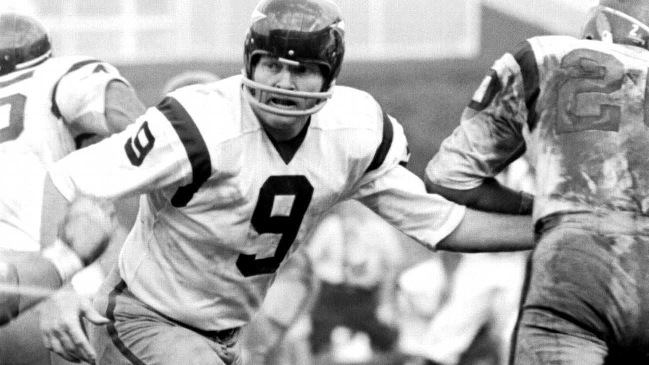 Washington Commanders to retire Hall of Fame quarterback Sonny Jurgensen's  No. 9 jersey - ESPN
