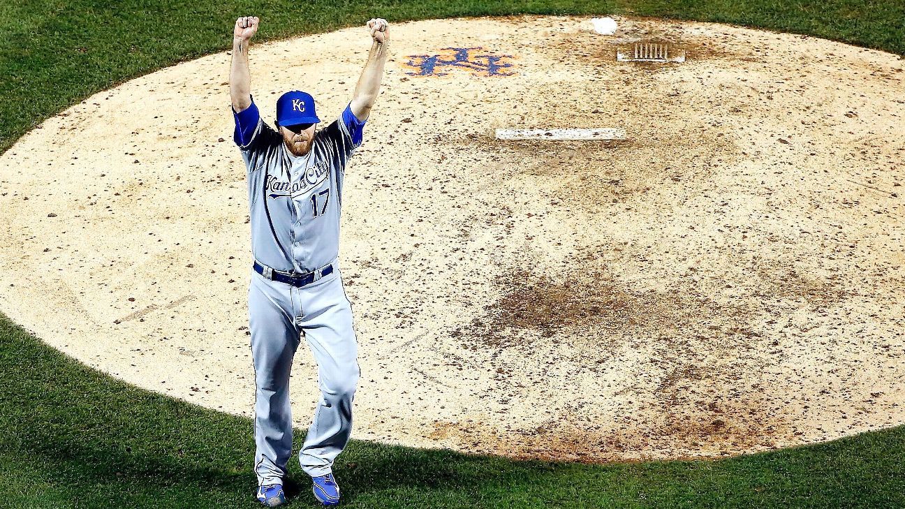 Wade Davis returns to the Kansas City Royals with a minor league contract