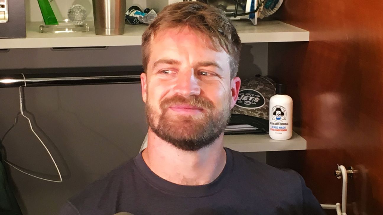 Slumping Quarterback Ryan Fitzpatrick Of New York Jets Trims Beard Espn 