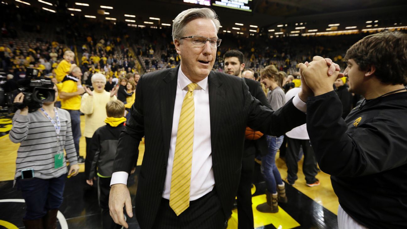 Iowa Hawkeyes extends men’s basketball coach Fran McCaffery to 2028