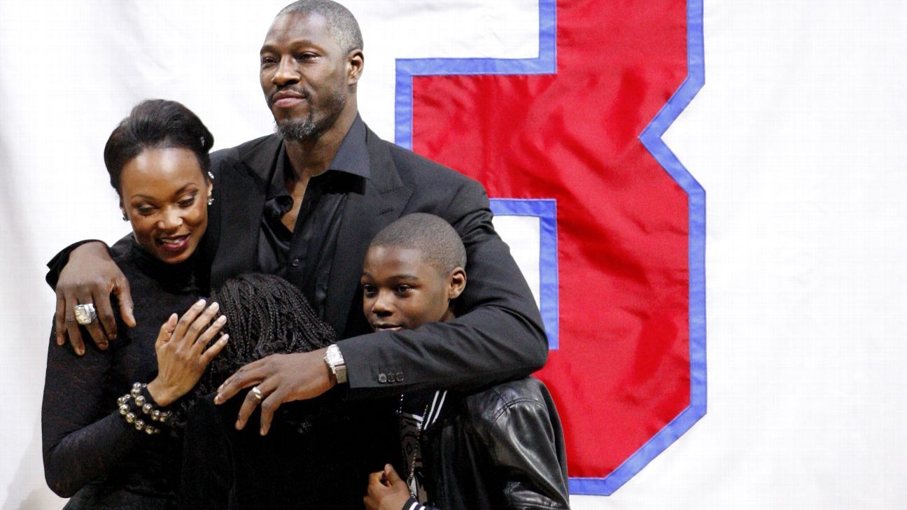 Detroit Pistons retire Ben Wallace's jersey, honoring 2004 NBA champ - ESPN