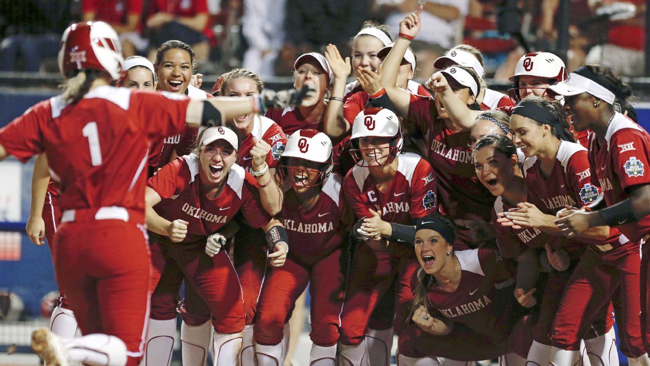 2016 Women's College World Series Florida State Seminoles play error