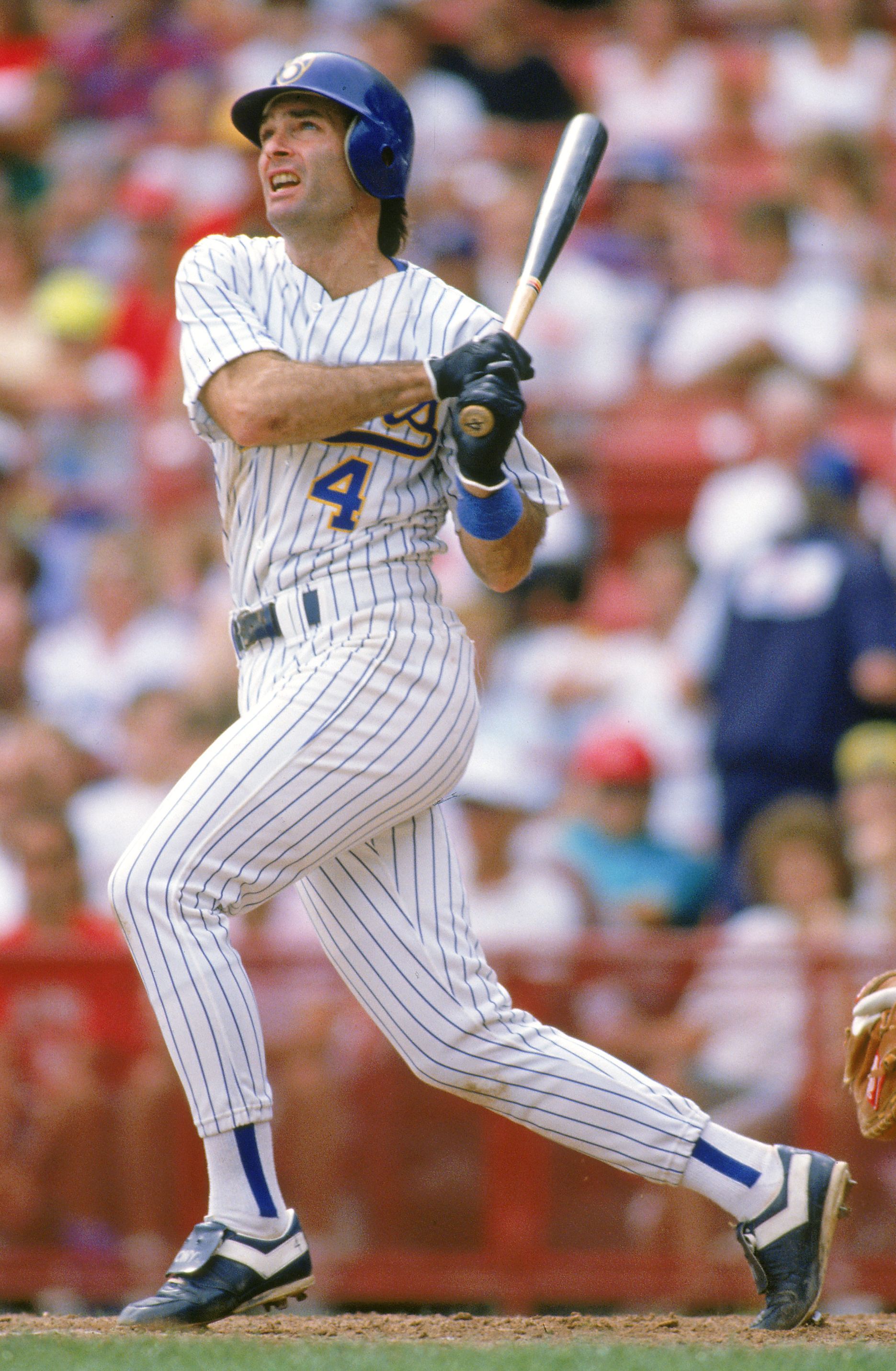 Hall of Famer Robin Yount throws out the first pitch of NLCS Game