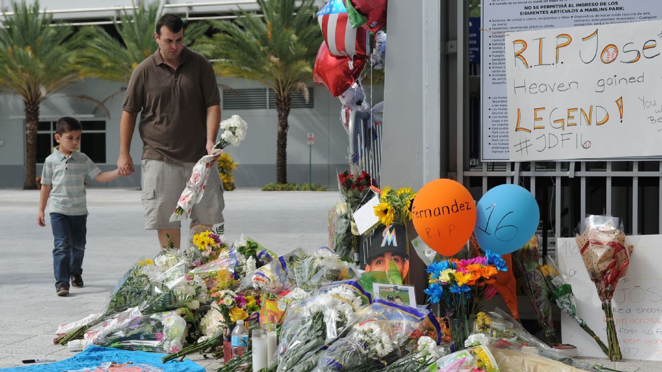 Tears, smiles as Jose Fernandez's family visits Marlins Park