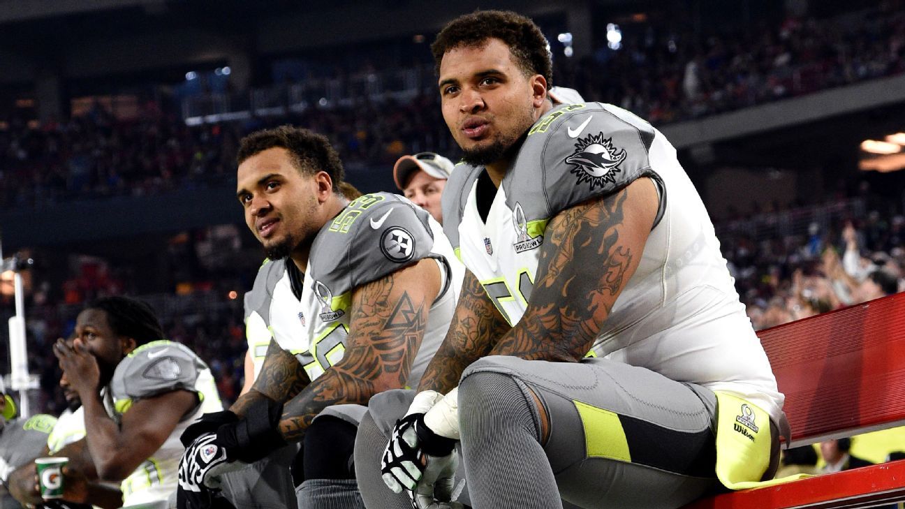 Pittsburgh Steelers C Maurkice Pouncey and his twin brother Mike Pouncey of the Los Angeles Chargers retire