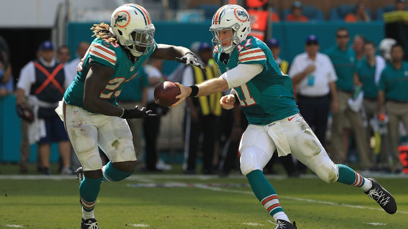 Ajayi, Dolphins knock off Steelers